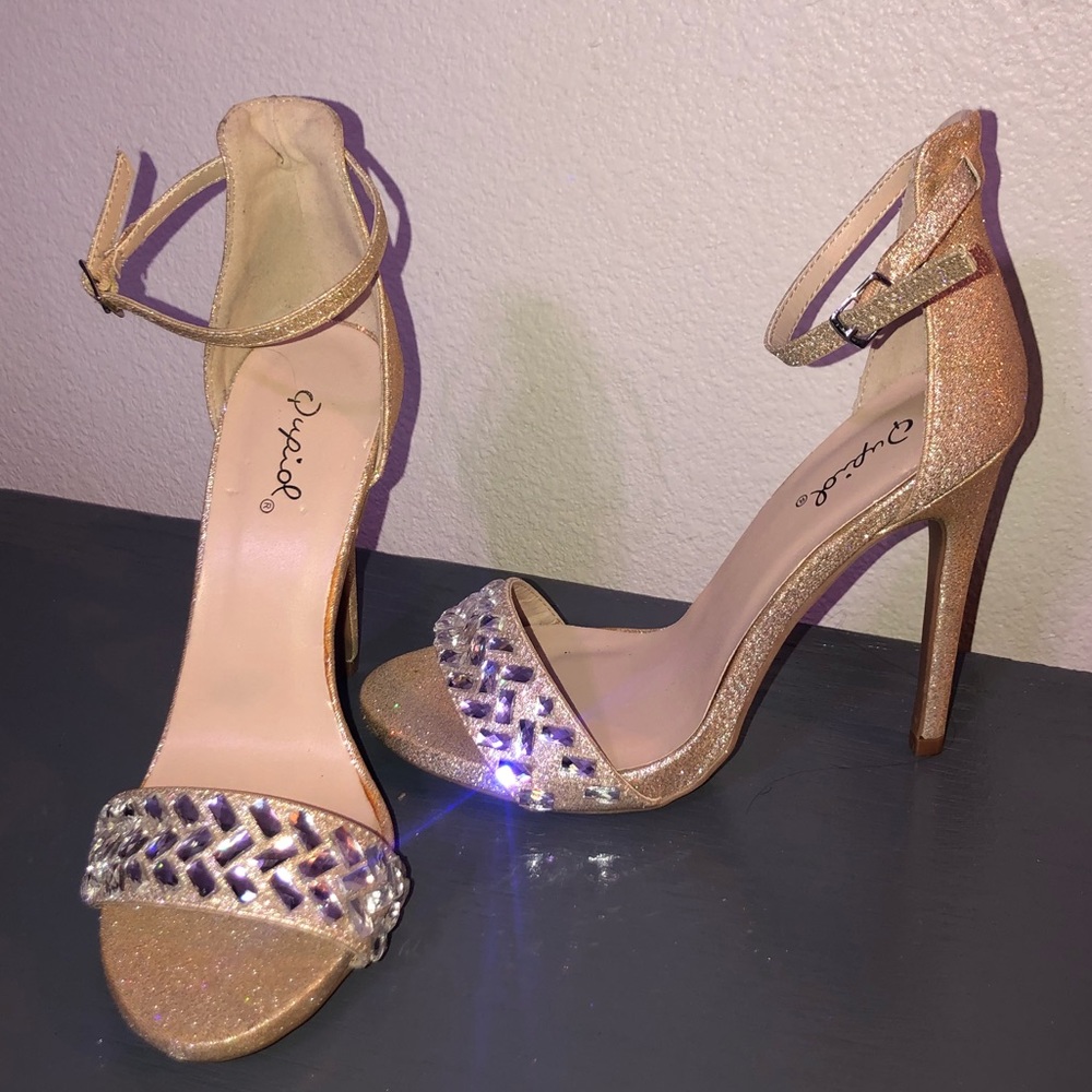 Shimmery Gold Rhinestone Heels size 6